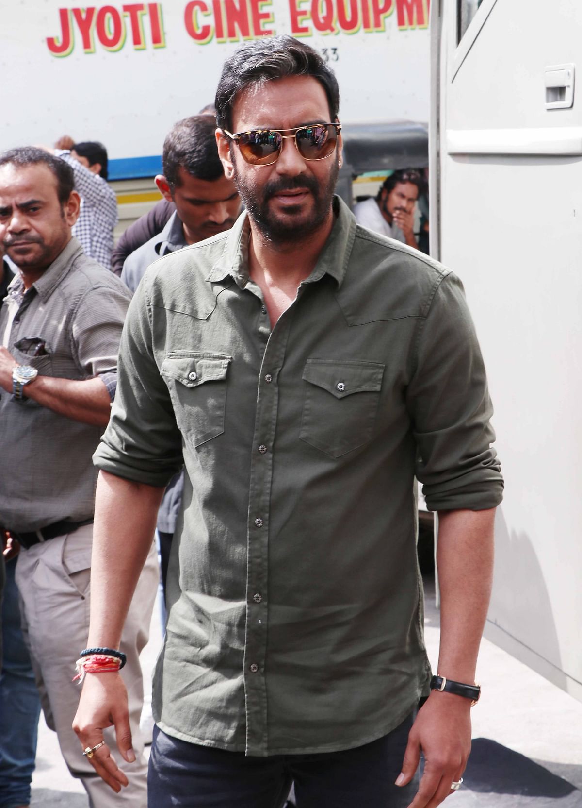 Ajay Devgn refuses to work with Pakistani artistes; ‘Befikre’ trailer to be released on Eiffel Tower.