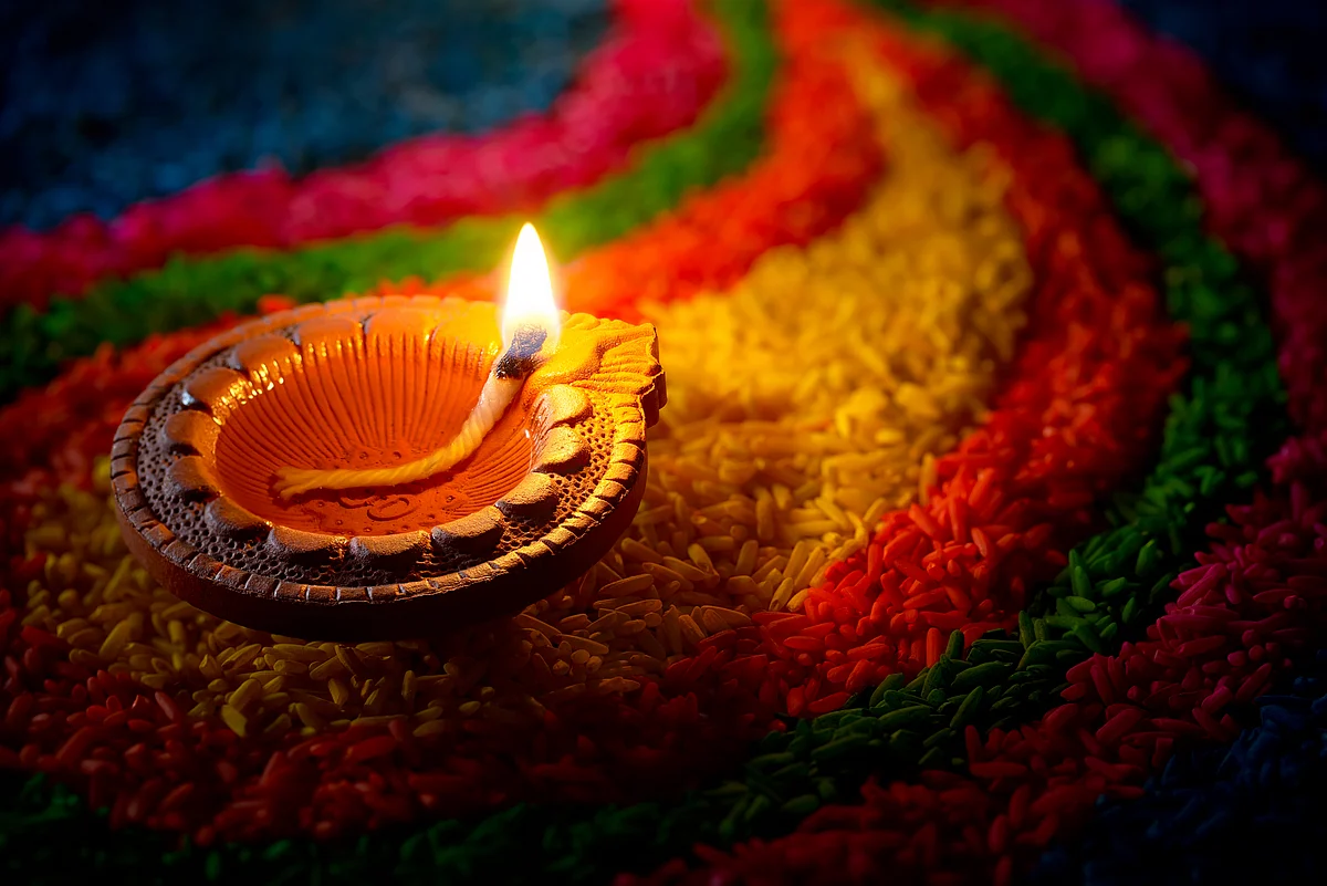 Light up your transitory home with gleams of diyas. Representational Image. (Photo: iStock)