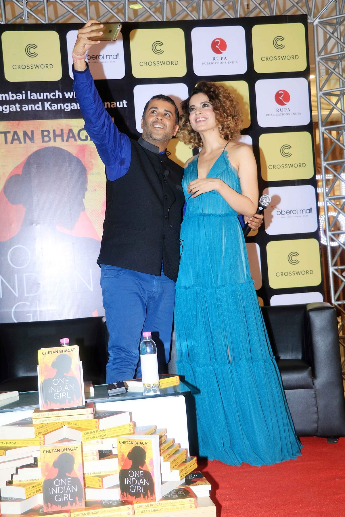 Kangana Ranaut talks about Hrithik Roshan at Chetan Bhagat’s book launch and she’s bold as ever. 