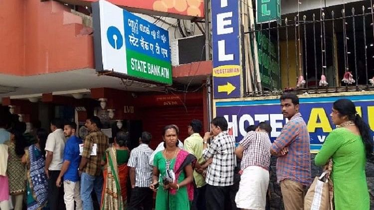 Queue in front of an ATM in Thrissur/Representational Image. (Photo Courtesy: The News Minute)&nbsp;
