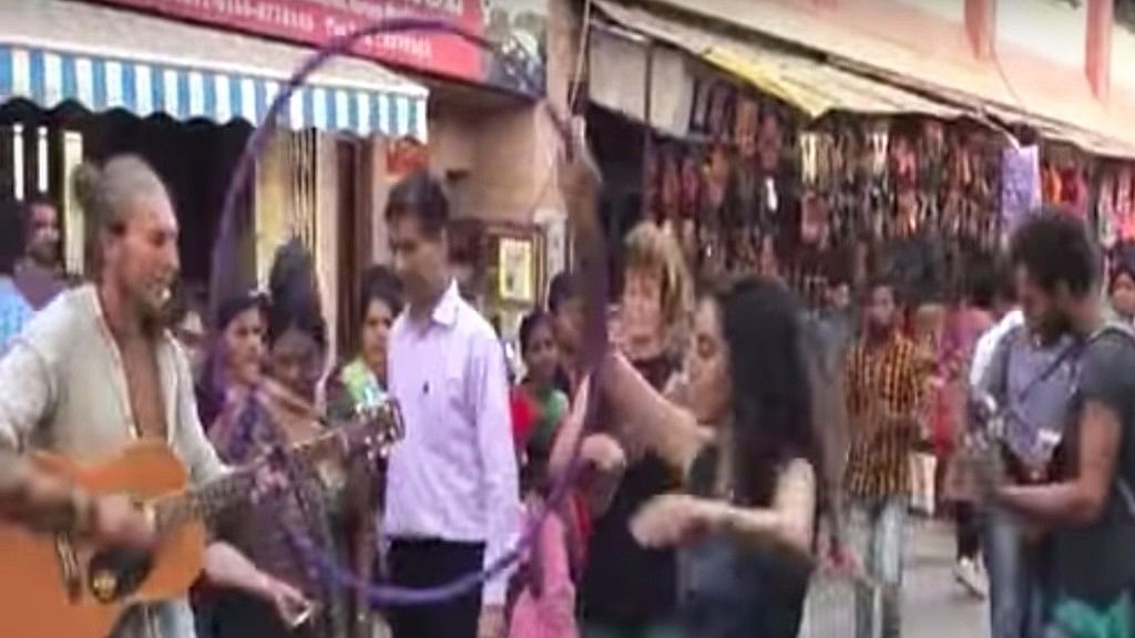 Foreign tourists seen performing in the streets of Pushkar, Rajasthan after the government demonetised Rs 500 and Rs 1,000 notes. (Photo Courtesy: YouTube/ABPNews)