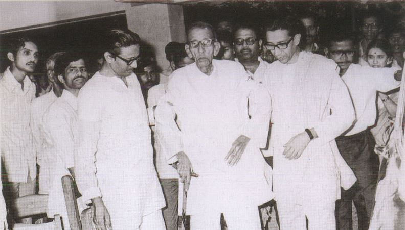 Many don’t know that Bal Thackeray’s father was a social reformer, a political activist and an eminent author. 