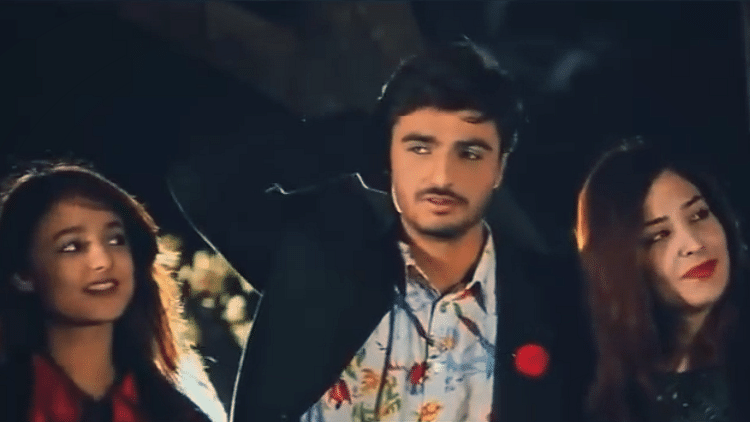 Pakistan’s ‘Chaiwala’ Arshad Khan features in a music video. (Photo courtesy: YouTube)