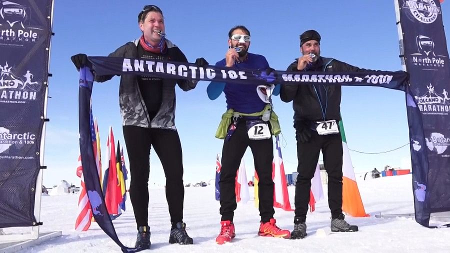 Winners of the men’s race at the 2017 Antarctic Ice Marathon. (Photo Courtesy: SNTV/HUTC screengrab)