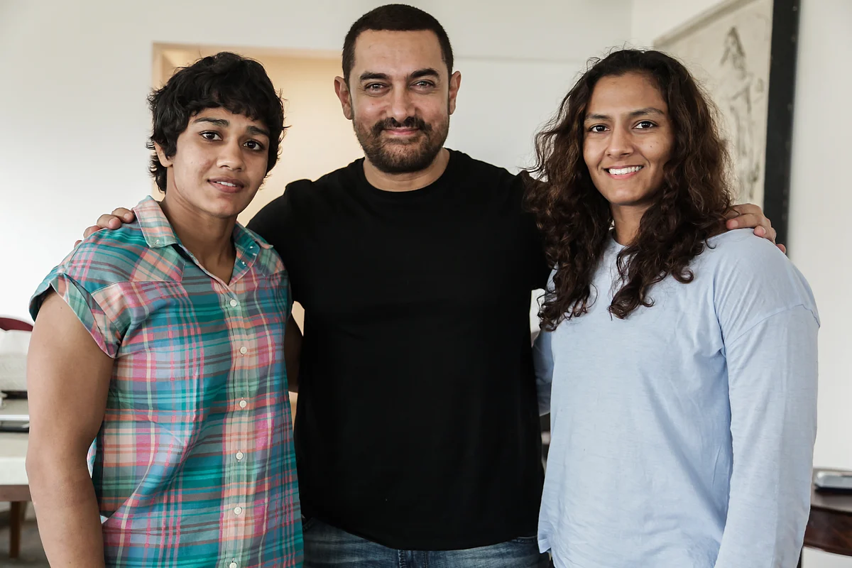 Aamir Khan with the Phogat sisters. (Photo courtesy: <i>Dangal</i>’s PR Team)