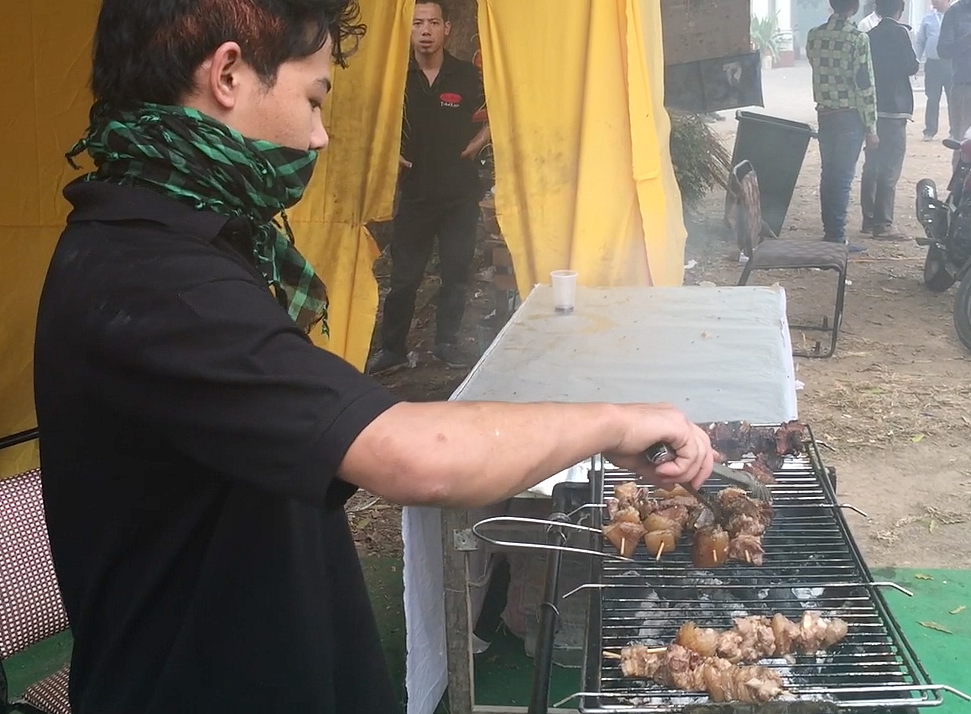 Chicken and pork barbecues were repeat requests. (Photo: Urmi Bhattacheryya<b>/The Quint</b>)