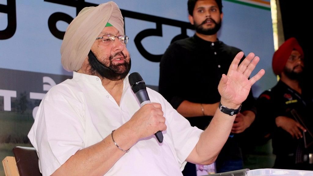 

State Congress chief Captain Amarinder Singh interacts with people  in Mansa, Punjab,  on  2 October 2016. (Photo: IANS)