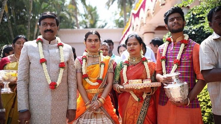 Gali Janardhan Reddy and family. (Photo: The News Minute)