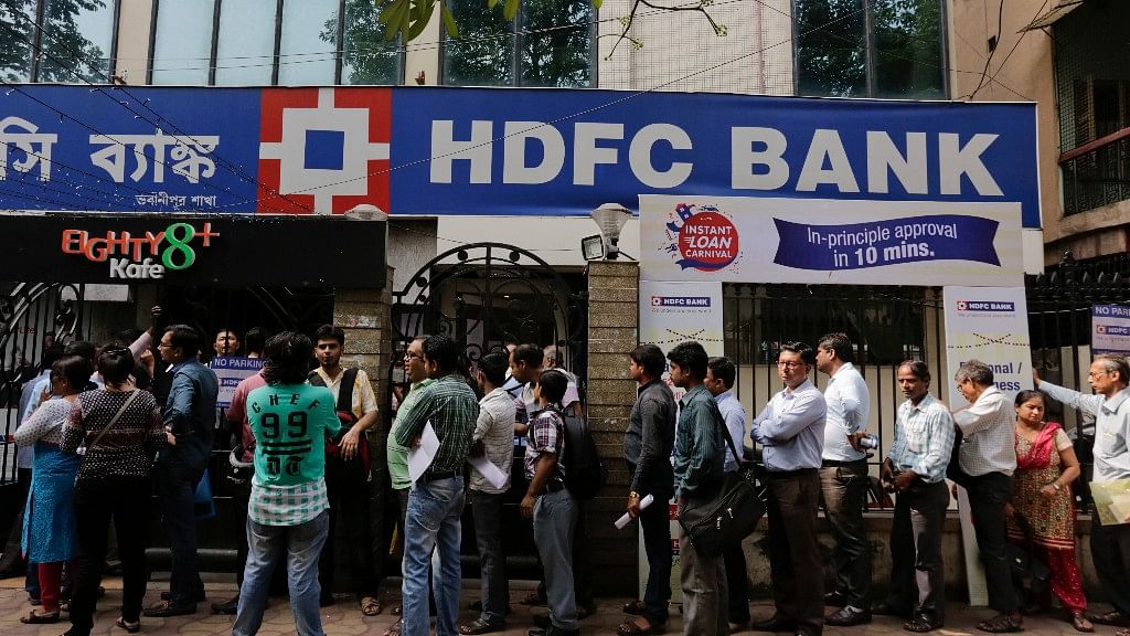 

Customers standing in queues outside an HDFC Bank branch in Kolkata. (Photo: AP)