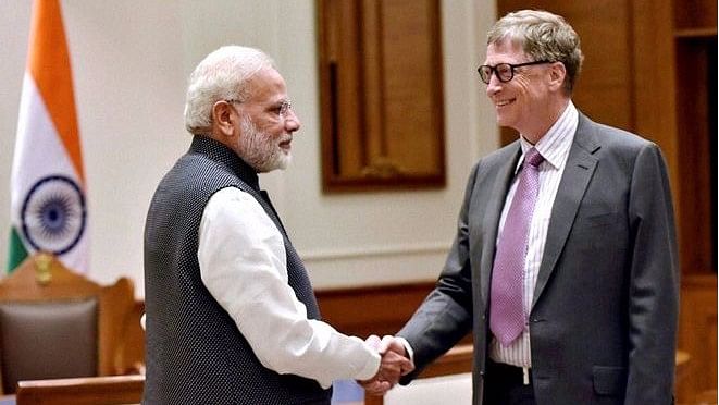 Prime Minister Narendra Modi greets Microsoft founder Bill Gates during the NITI Aayog’s ‘Transforming India’ event in New Delhi. (Photo: Twitter/<a href="https://twitter.com/NITIAayog">@NITI Aayog)</a>