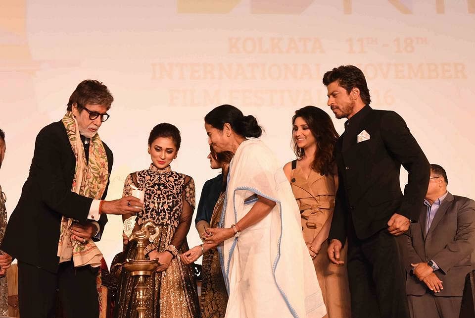 The Kolkata International Film Festival got a grand start in the presence of Amitabh Bachchan, Shah Rukh Khan.