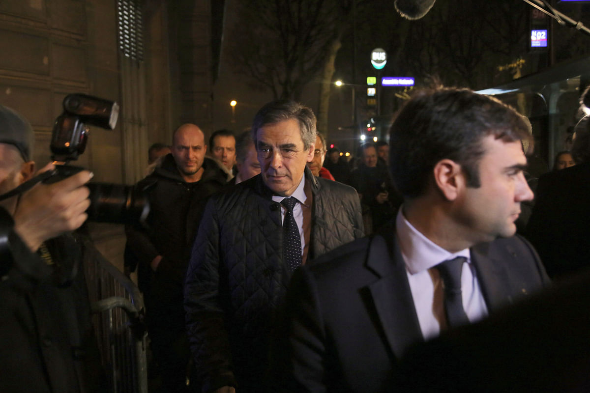 Sarkozy will support Francois Fillon in the runoff for 2017 French presidential elections on 27 November.