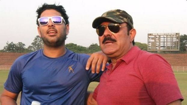 Yuvraj Singh with his father, Yograj Singh. (Photo Courtesy: <a href="https://twitter.com/shrisachinworld">Twitter</a>)