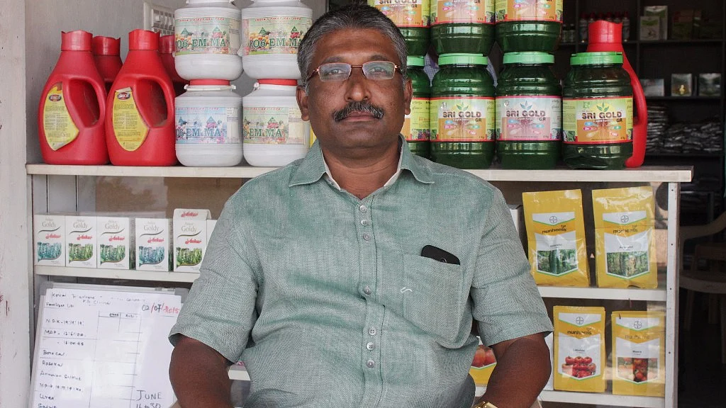 Senthil Kumar of Navakkarrai village in Tamil Nadu’s Coimbatore district says sales have shrunk due to non-availability of lower denomination notes. (Photo: Vivian Fernandes/ <b>The Quint</b>)