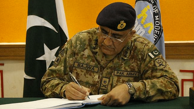 Lieutenant General Qamar Javed Bajwa. (Photo Courtesy: Twitter/<a href="https://twitter.com/nadeemshakirUK/status/800623630627512321">@nadeemshakirUK</a>)