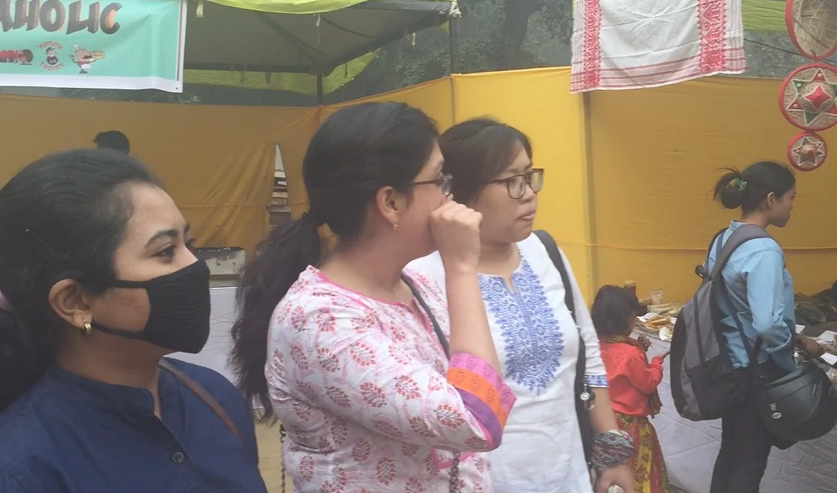 Thus, even on a day that pollution masks still reminded Delhiites of the deadly smog...(Photo: Urmi Bhattacheryya<b>/The Quint</b>)