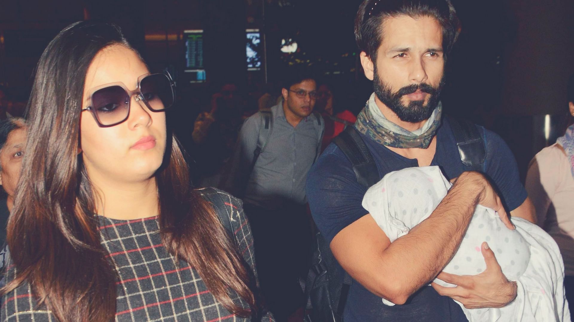 Mira Rajput and Shahid Kapoor were spotted at the airport with their daughter, Misha. (Photo: Yogen Shah)
