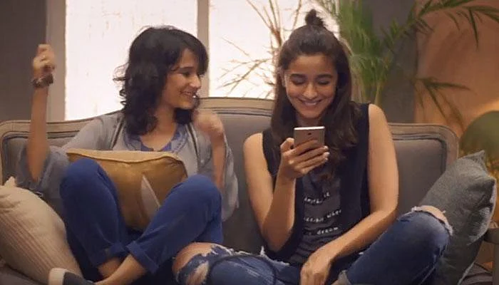 Yashaswini Dayama and Alia Bhatt in a scene from <i>Dear Zindagi. </i>(Photo courtesy: YouTube/Red Chillies Entertainment)