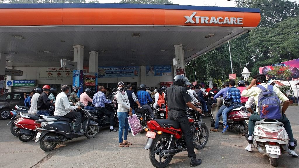 People queue as they wait for their turn to fill fuel at a petrol pump in Lucknow. (Photo: Reuters)