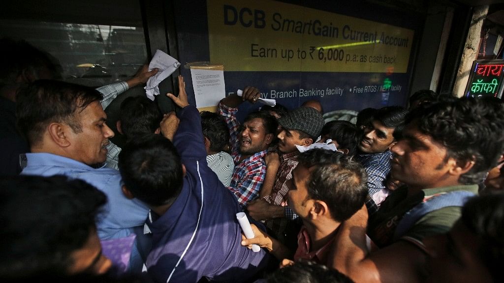 People jostle outside a bank in Delhi to exchange their old currencies. (Photo: AP)