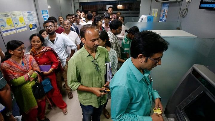 Indians queuing outside an ATM. (Photo: Reuters)