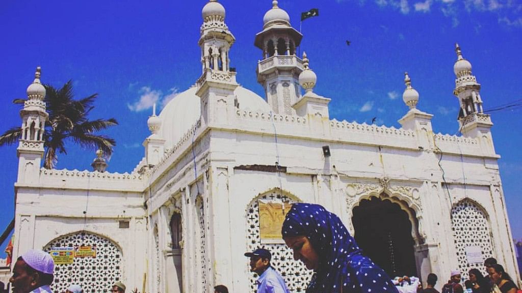 

The Haji Ali Dargah in Mumbai on Tuesday allowed women entry after 5 long years. (Photo courtesy: <a href="https://www.facebook.com/abhilash.mallick">Abhilash Mallick</a>/<b>The Quint</b>)