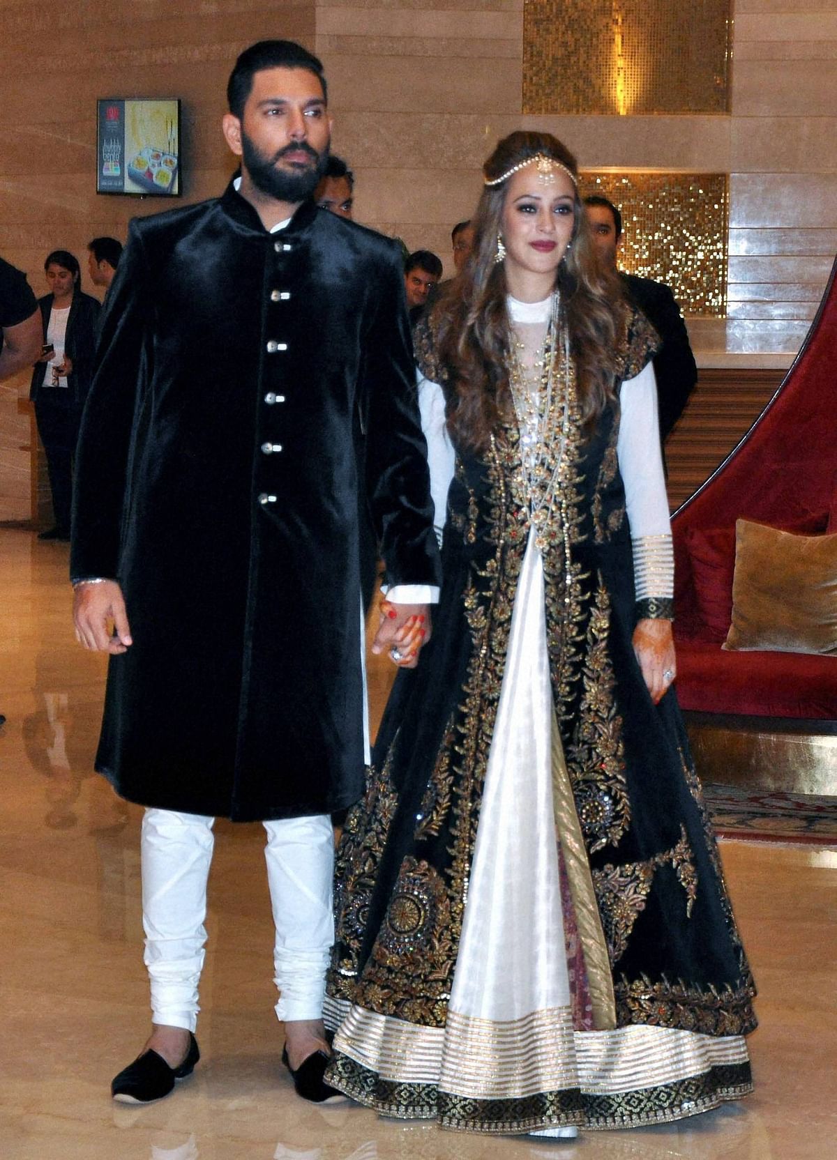 Team India adds glamour to Yuvraj Singh-Hazel Keech’s pre-wedding bash.