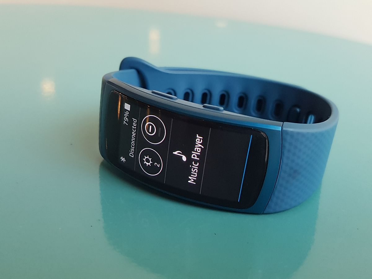 Samsung’s second version of the Fit wearable comes with a slew of features and doesn’t cost a bomb.