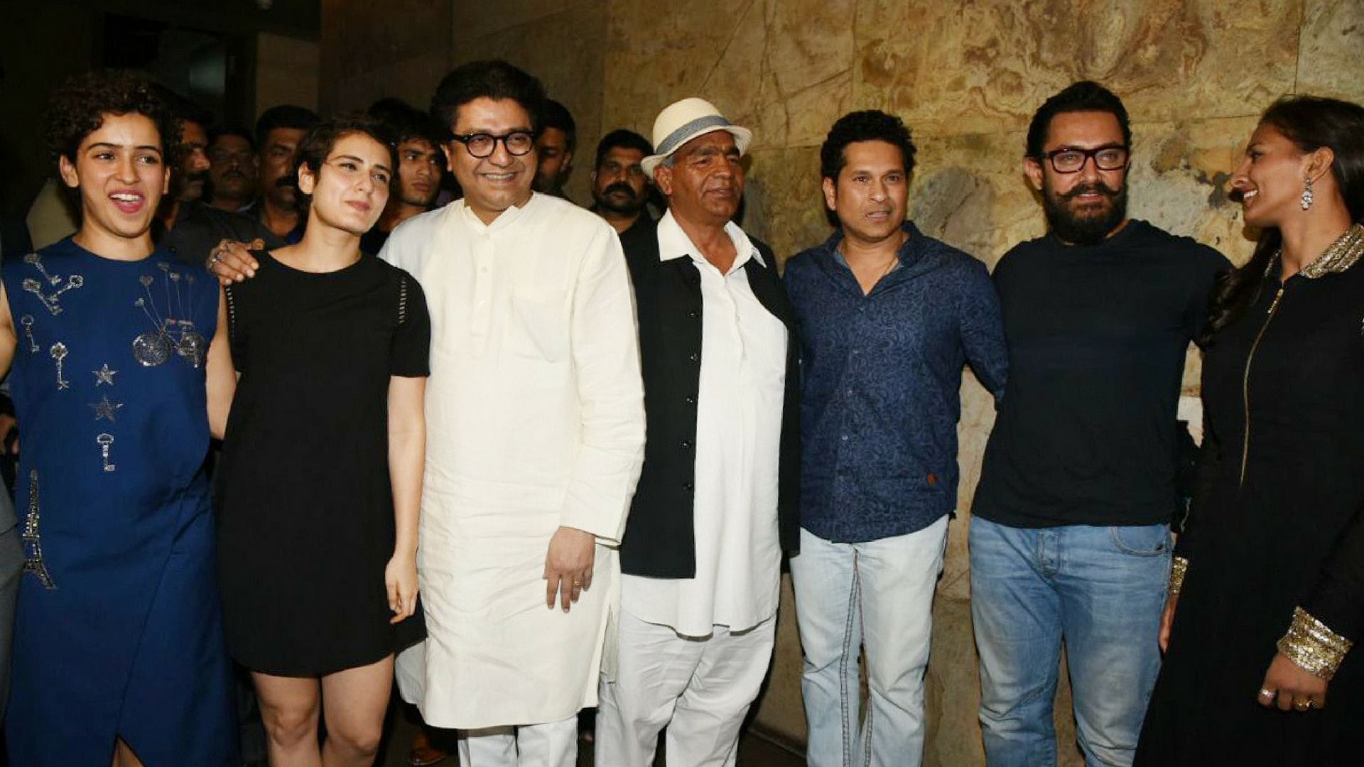 The entire Dangal gang poses for the shutterbugs. (Photo: Yogen Shah)
