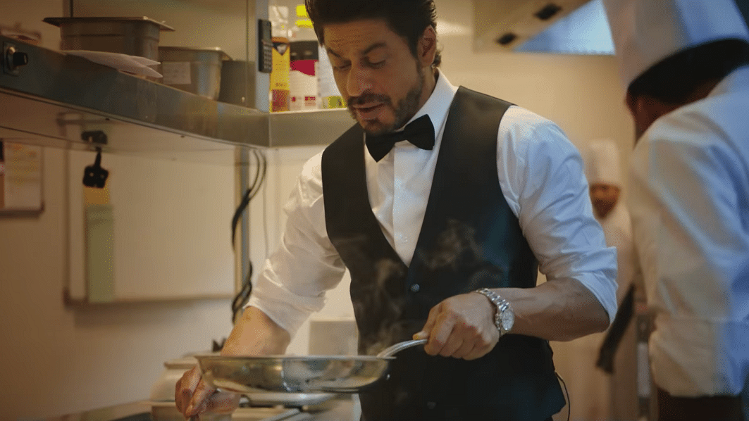 Shah Rukh Khan cooks up a storm in Dubai. (Photo courtesy: YouTube)