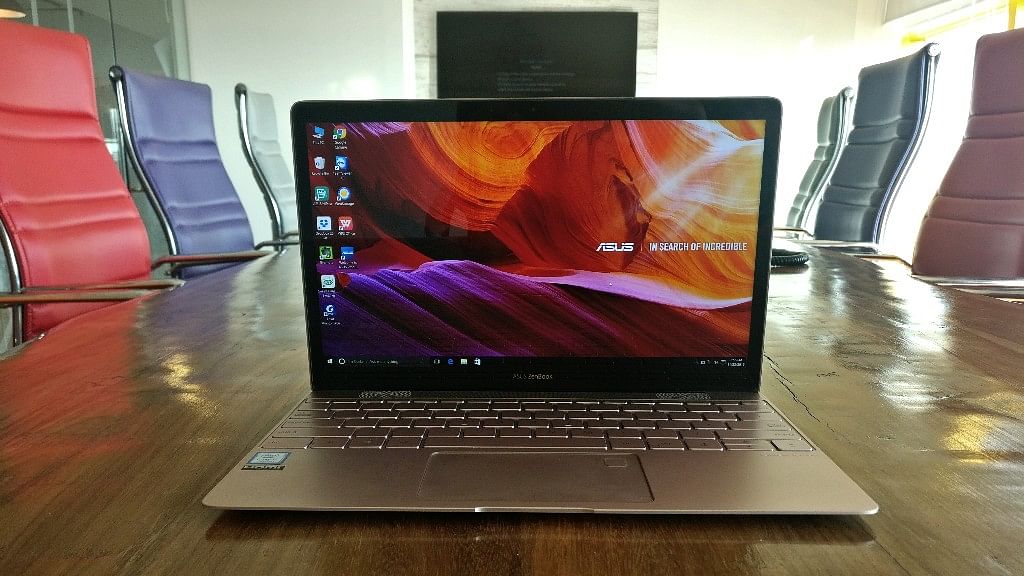 Asus Zenbook 3 is the ultra-portable Windows machine anyone would love to have. (Photo: <b>The Quint</b>)