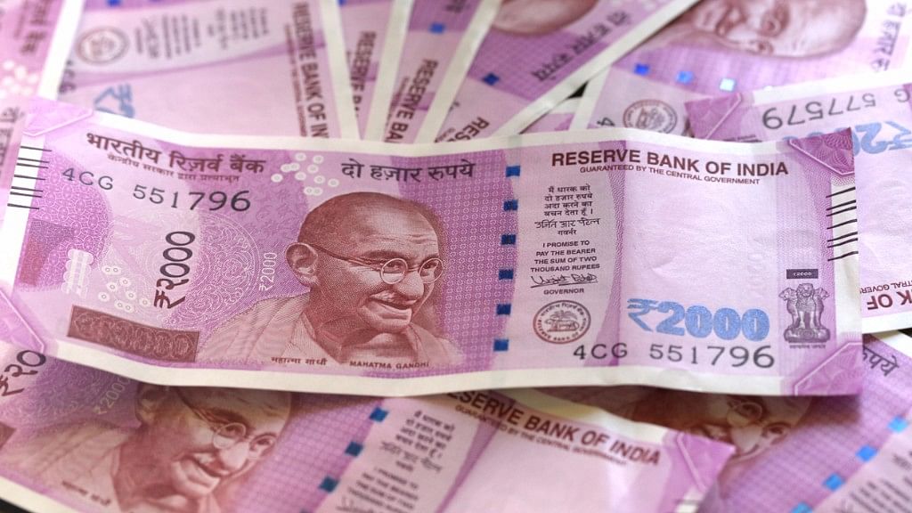 I-T Officer caught taking bribe of Rs 24 lakh, all in new notes. Image used for representational purpose. (Photo: iStock)