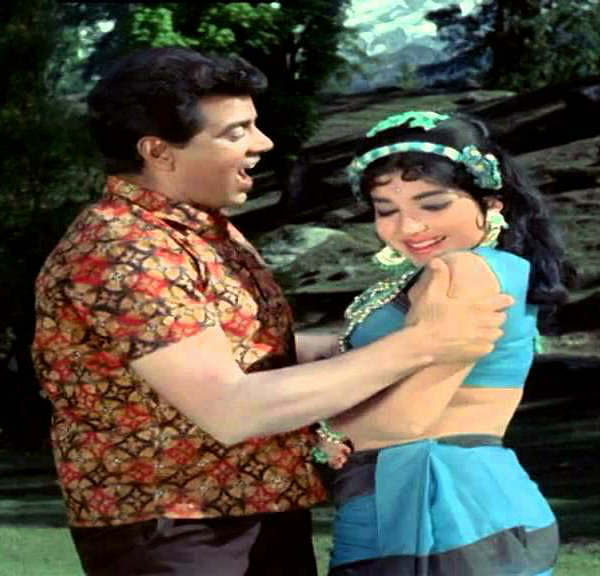 Jayalalithaa played a chirpy tribal girl in the 1968 film ‘Izzat’. 