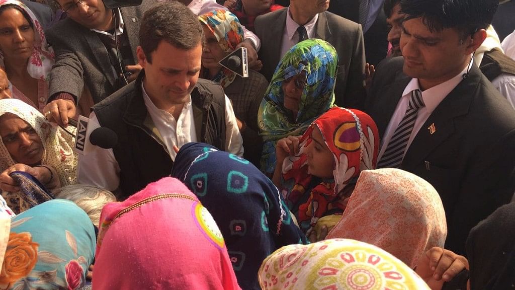 Congress vice president Rahul Gandhi interacting with people at the foodgrain market in Dadri, Uttar Pradesh on Tuesday, 13 December 2016. (Photo Courtesy: Twitter/<a href="https://twitter.com/INCIndia/status/808563433956216832">@INCIndia</a>)