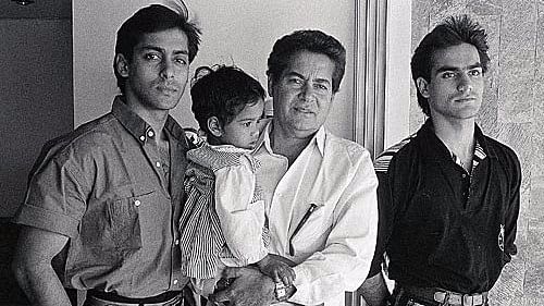 Salman Khan with his family.&nbsp;