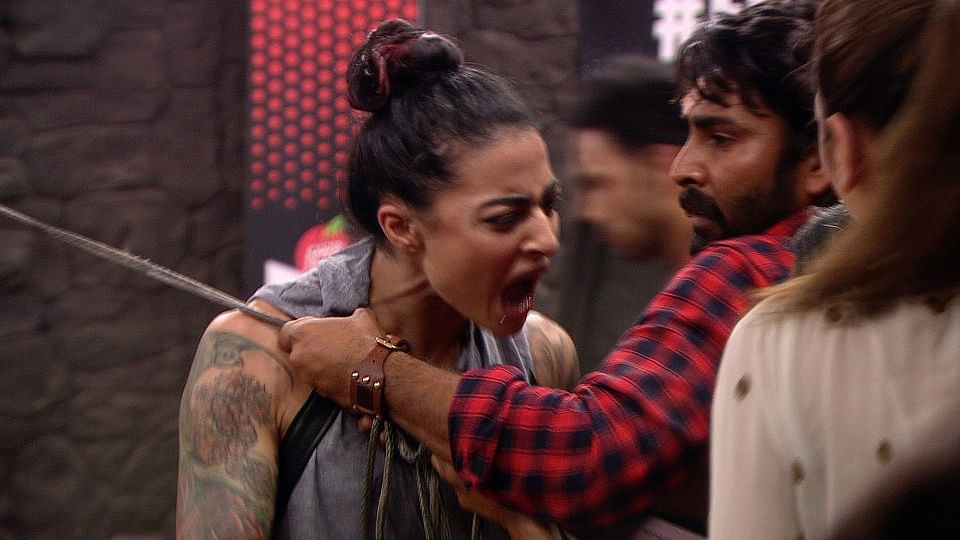 Bani yells at Om Swami during the ‘Feel The Fizz’ task. (Photo courtesy: Colors TV)