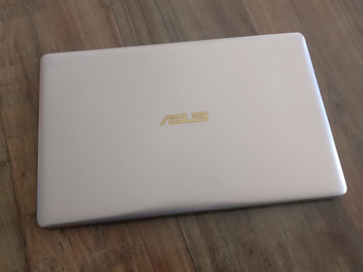 Asus has given us a device that’s close to the quality of a MacBook but has its own set of issues.