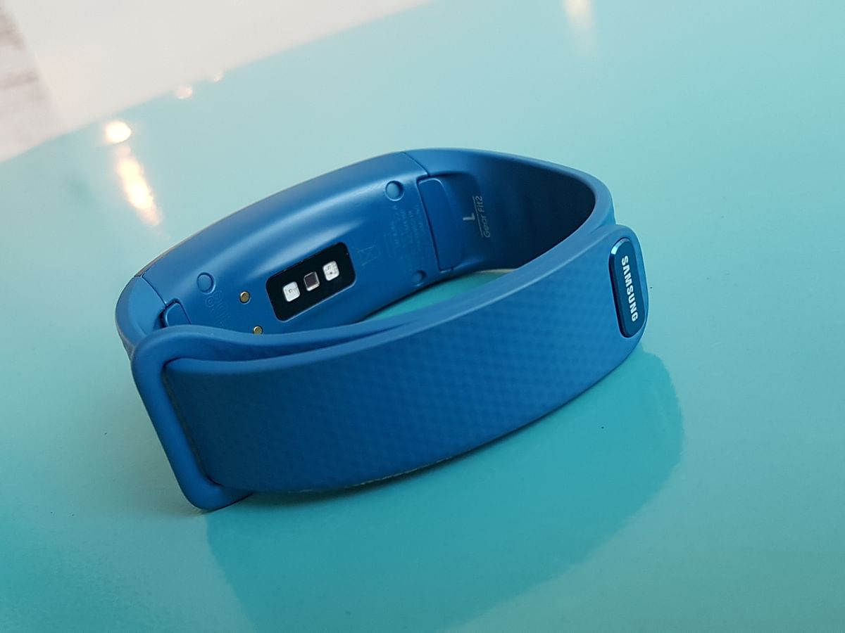 Samsung’s second version of the Fit wearable comes with a slew of features and doesn’t cost a bomb.