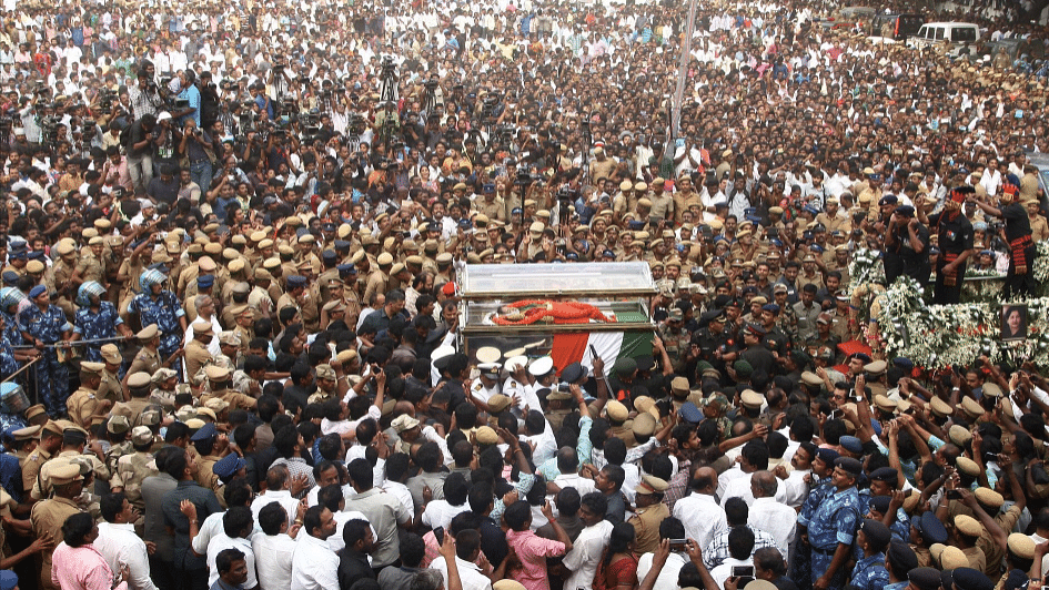 Party leaders, supporters mourning the loss of their beloved Amma. (Photo Courtesy: Twitter/<a href="https://twitter.com/DrJJayalalitha">@DrJJayalalitha</a>)