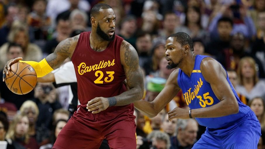 Cleveland Cavaliers forward LeBron James (32) is guarded by Golden State Warriors forward Kevin Durant (35) during an NBA match. (Photo: Reuters)&nbsp;