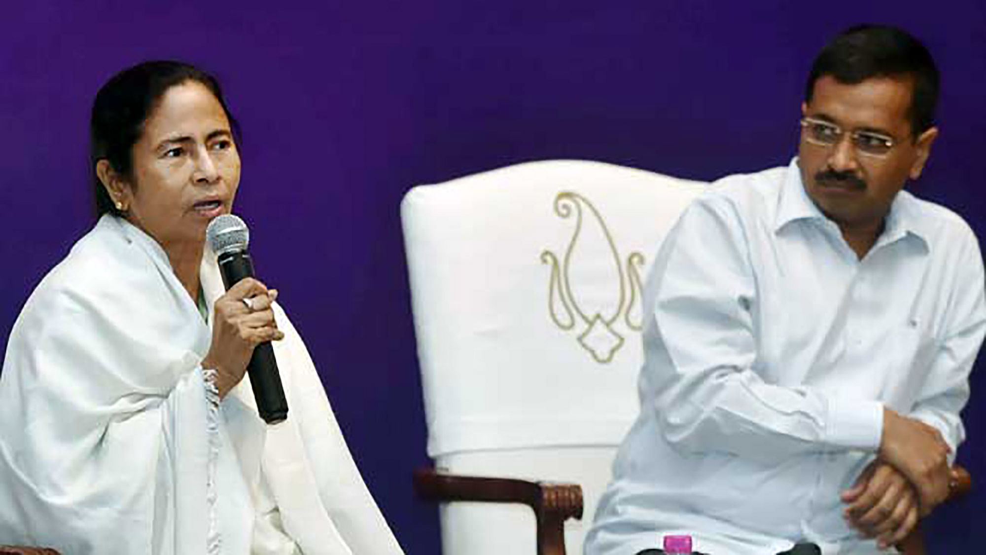 File photo of West Bengal CM Mamata Banerjee and Delhi Chief Minister Arvind Kejriwal. (Photo: PTI)