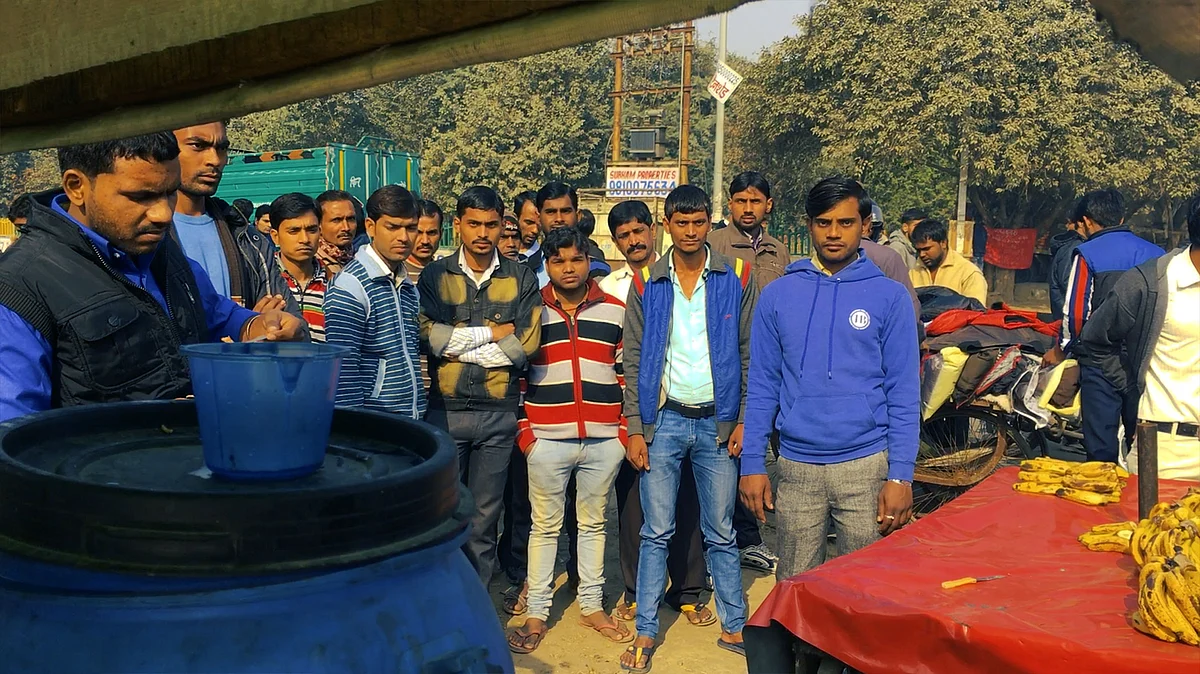 Migrant labourers don’t have money to even meet their basic needs. (Photo Courtesy: <b>The Quint</b>)