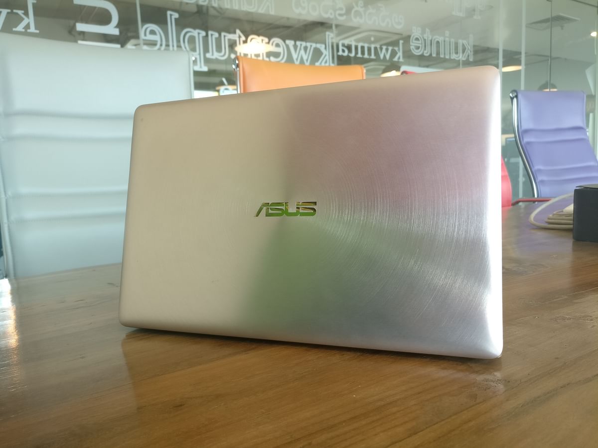 Asus has given us a device that’s close to the quality of a MacBook but has its own set of issues.
