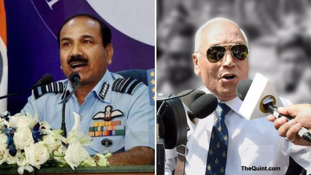 Former IAS Chief SP Tyagi (R) and current Air Chief Marshal Arup Raha (L). (Photo: <b>The Quint</b>)