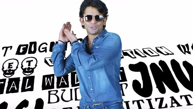 Sunil Grover in a still from the latest song. (Photo Courtesy: YouTube Screenshot)