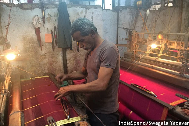 Workers in Malegaon, on average, work twelve hours or more in a day. Most power looms do not have facilities for drinking water or even tea. (Photo Courtesy: IndiaSpend)