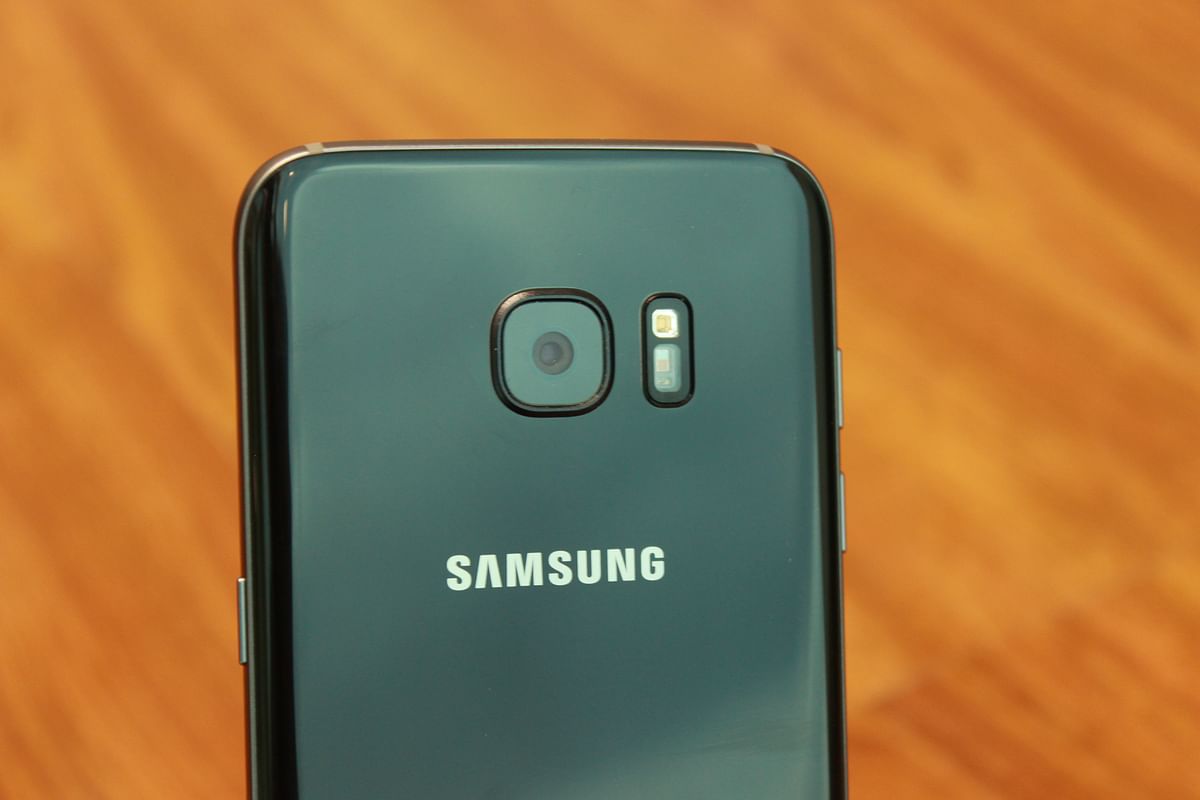 The upcoming Galaxy S flagship phone could be Samsung’s first phone to get edge-to-edge display.