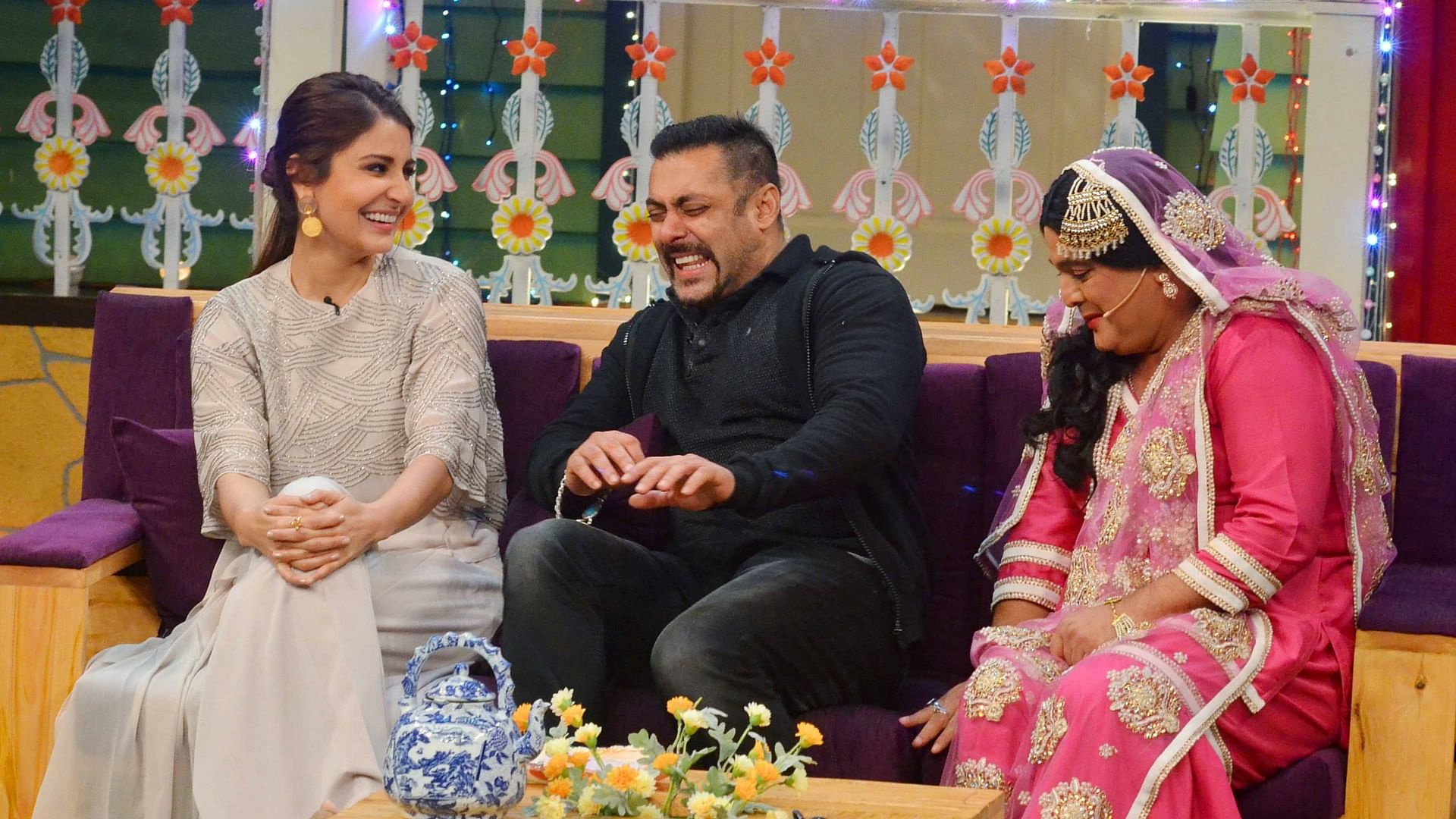 Salman Khan cannot stop laughing on The Kapil Sharma Show. (Photo: Yogen Shah)