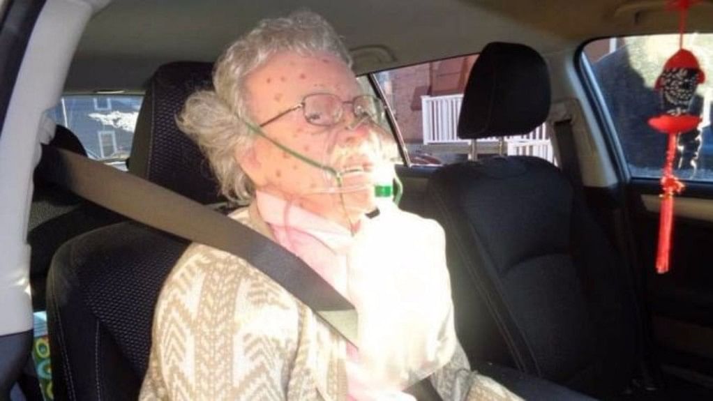 

Police Officers found a seat-belted manequin wearing an oxygen mask sitting on the passenger seat. (Photo: Twitter/<a href="https://twitter.com/HudsonMaPD">Hudson Ma Police</a>)