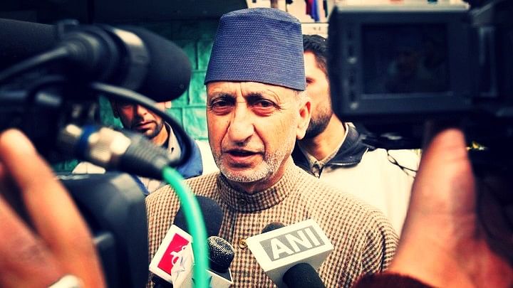 Ex-Hurriyat Chairman Abdul Gani Bhat talks about the Kashmir issue. (Photo: Reuters)